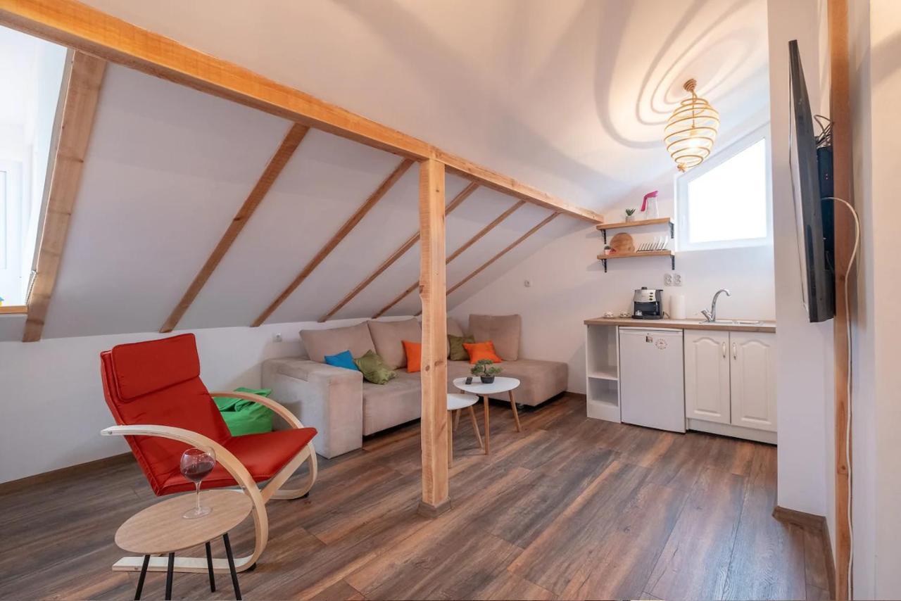 Central Bohemian House/Garden/-5 bedrooms, 3 Baths Sofia Buitenkant foto