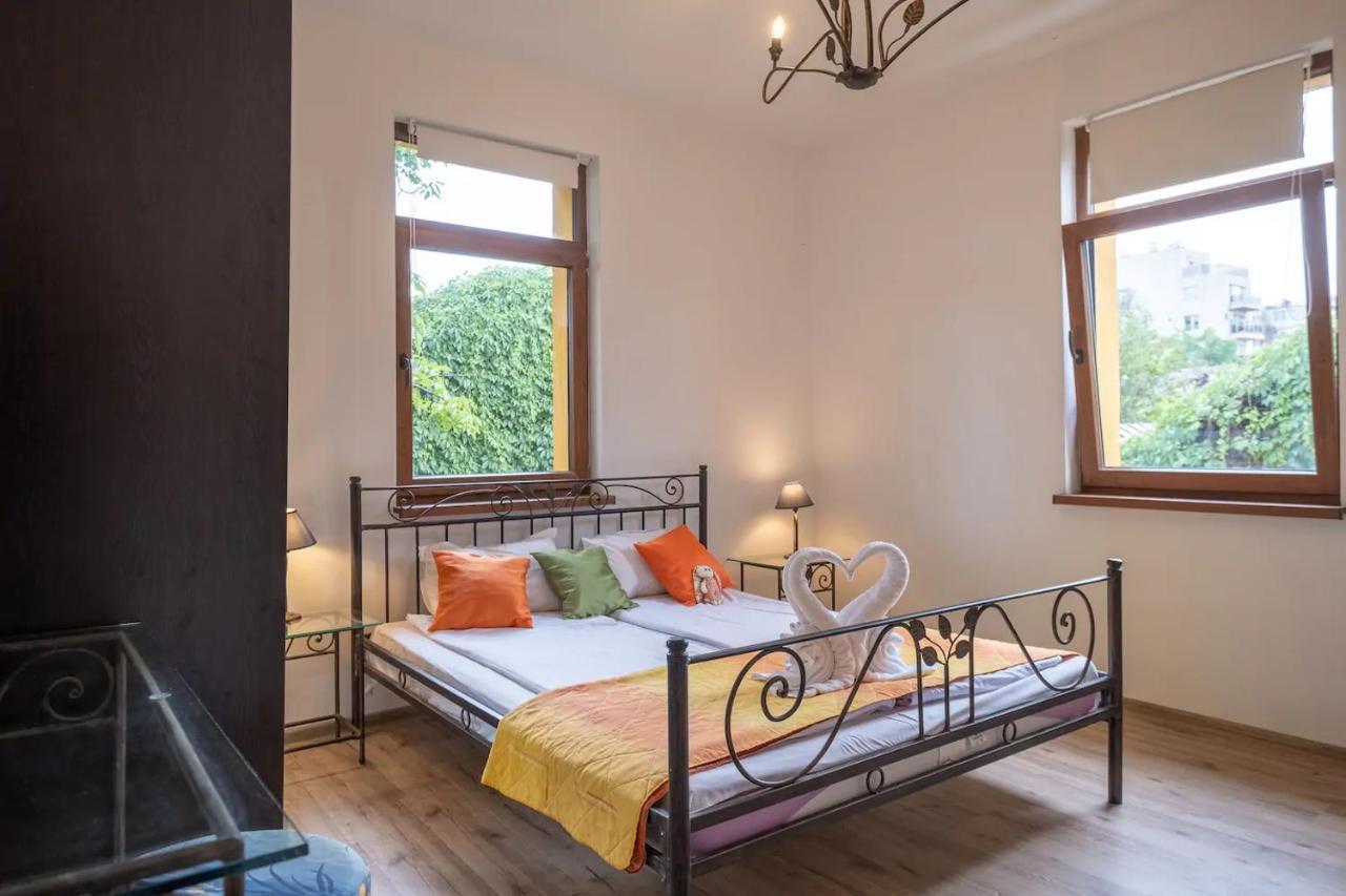 Central Bohemian House/Garden/-5 bedrooms, 3 Baths Sofia Buitenkant foto