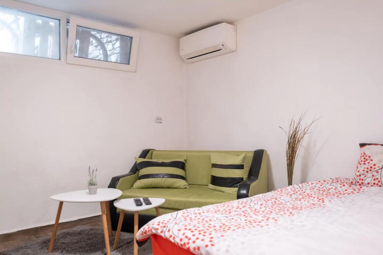 Central Bohemian House/Garden/-5 bedrooms, 3 Baths Sofia Buitenkant foto