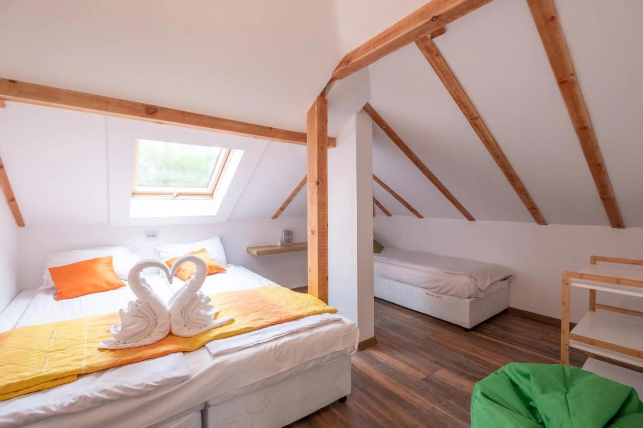 Central Bohemian House/Garden/-5 bedrooms, 3 Baths Sofia Buitenkant foto