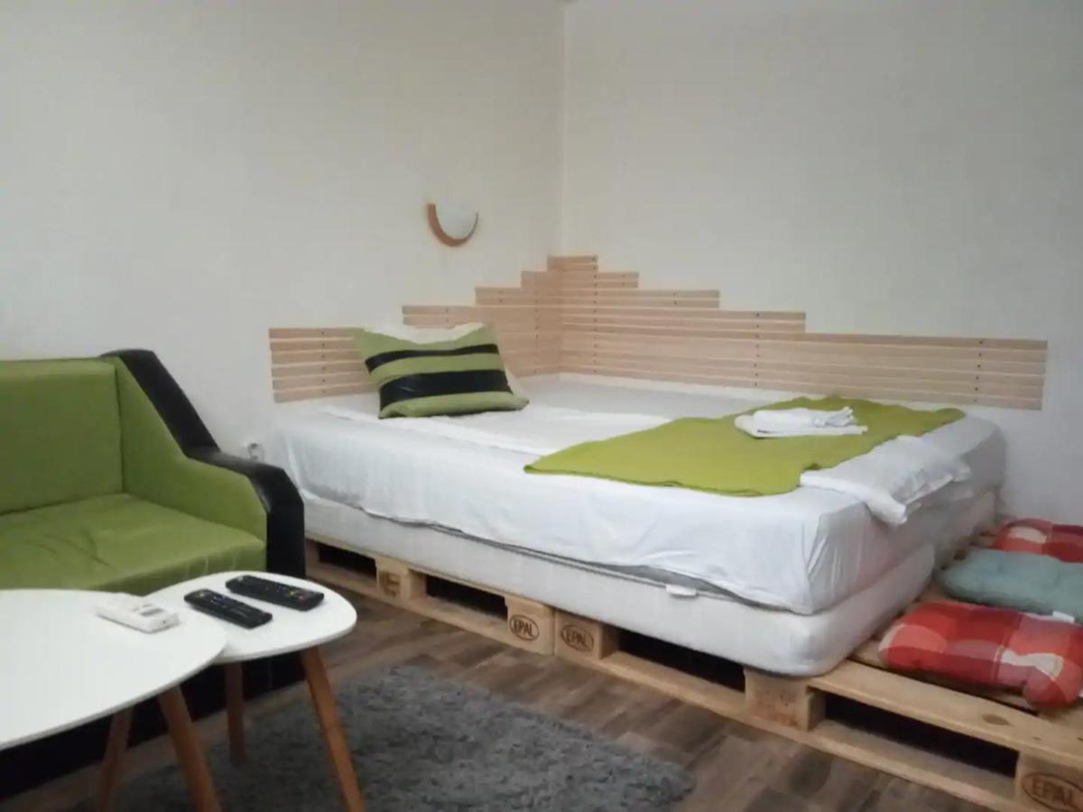 Central Bohemian House/Garden/-5 bedrooms, 3 Baths Sofia Buitenkant foto