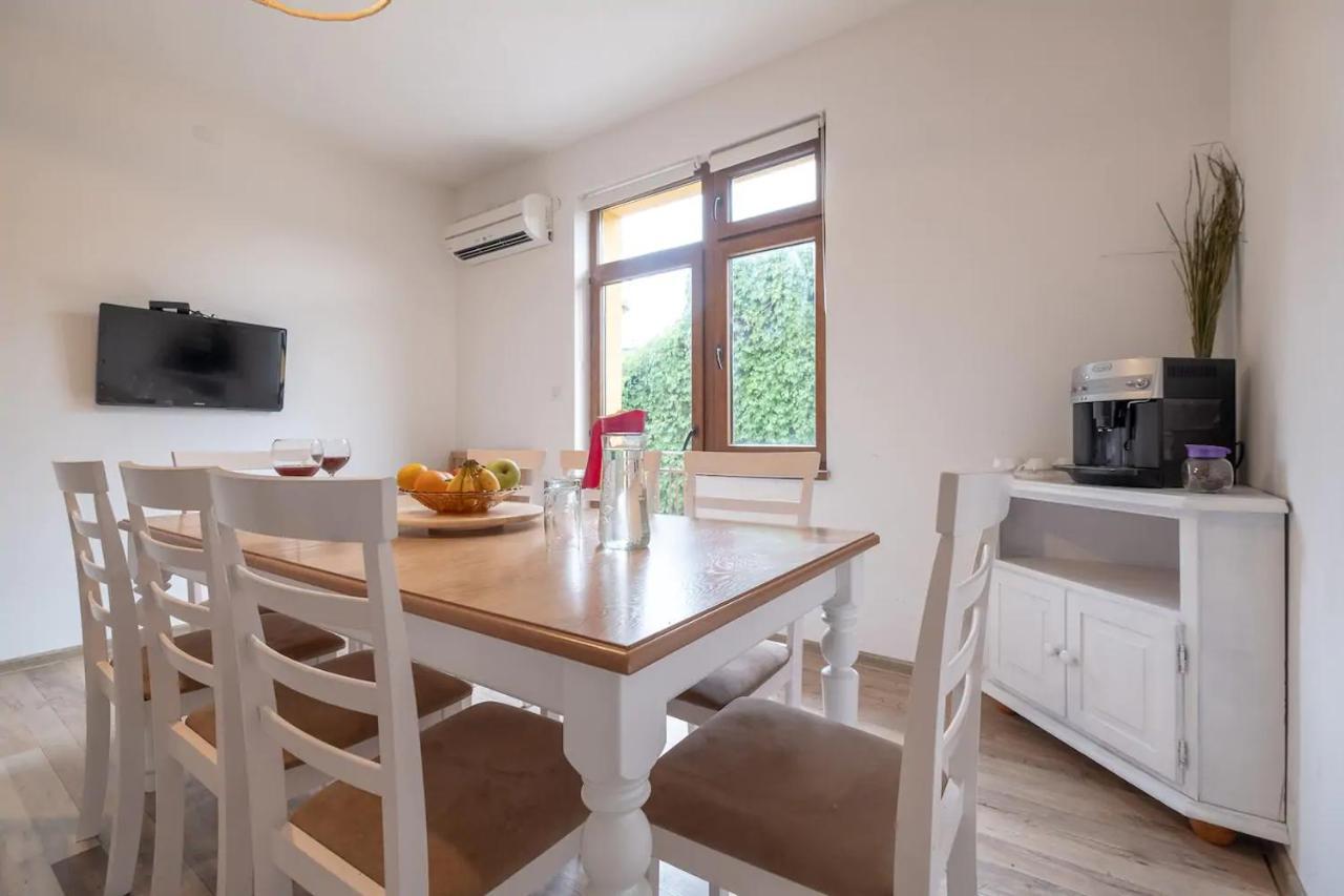 Central Bohemian House/Garden/-5 bedrooms, 3 Baths Sofia Buitenkant foto