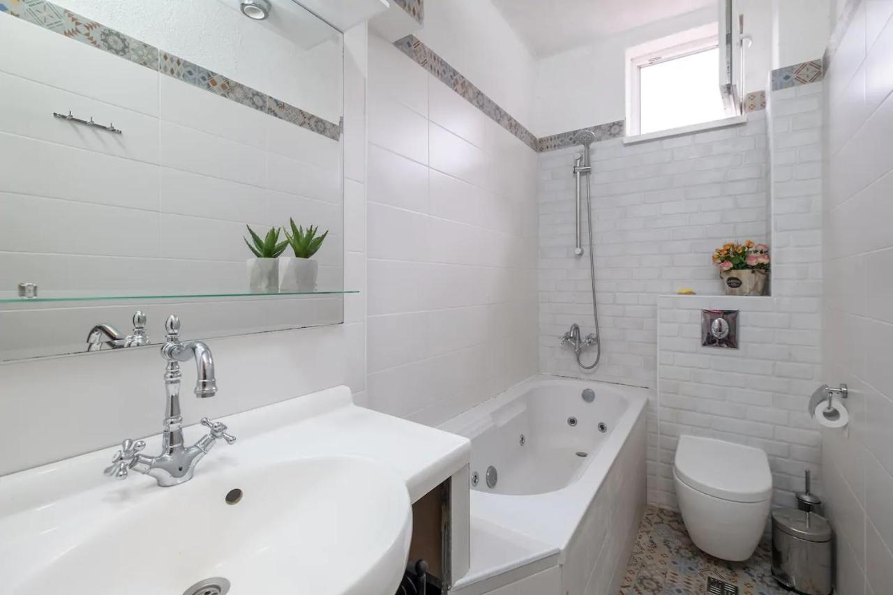 Central Bohemian House/Garden/-5 bedrooms, 3 Baths Sofia Buitenkant foto