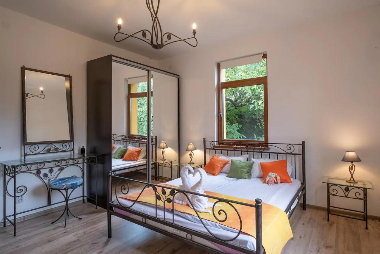 Central Bohemian House/Garden/-5 bedrooms, 3 Baths Sofia Buitenkant foto